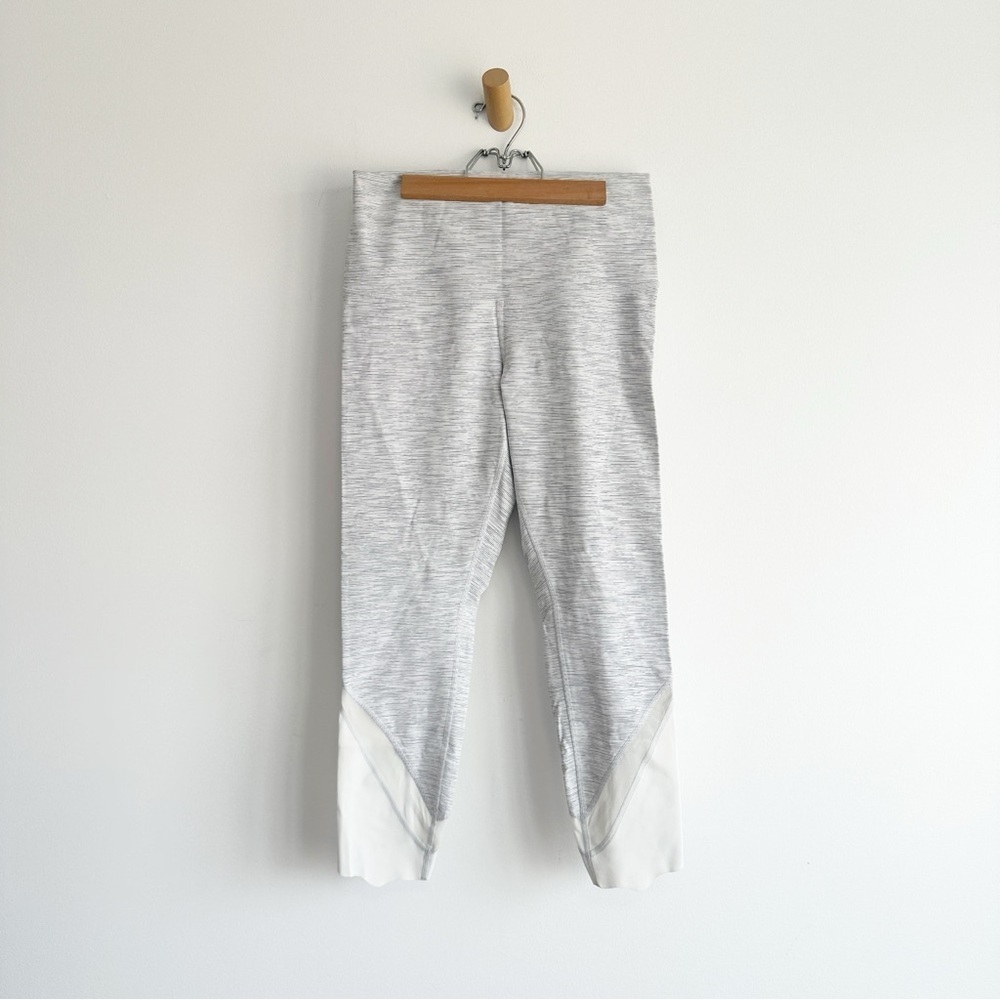Lululemon Wunder Under Crop ll (Special Edition) Scallop 23” Size 8 Silver Spoon